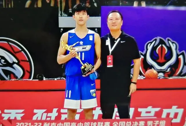 老年篮球爱好者如何练习控卫技巧_0
